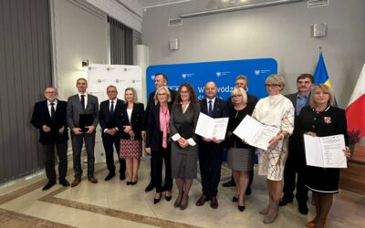 Uroczyste podpisanie umów partnerskich w&nbsp;ramach projektu “CUS – Nowe spojrzenie na&nbsp;usługi społeczne”.