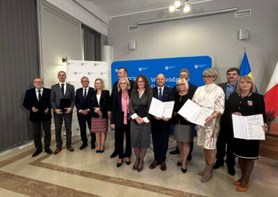 Uroczyste podpisanie umów partnerskich w ramach projektu “CUS - Nowe spojrzenie na usługi społeczne” - uczestnicy