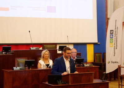 Uroczyste rozdanie zaświadczeń ukończenia szkoleń dla pracowników centrum usług społecznych