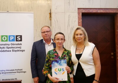 Uroczyste rozdanie zaświadczeń ukończenia szkoleń dla pracowników centrum usług społecznych