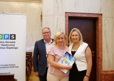 Uroczyste rozdanie zaświadczeń ukończenia szkoleń dla pracowników centrum usług społecznych